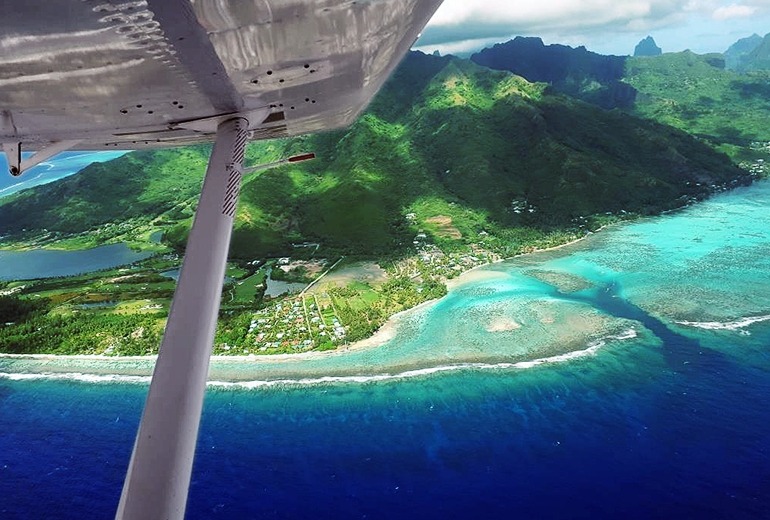 By Plane: Scenic Flight and Pilot Lesson Moorea (40 minutes flight)